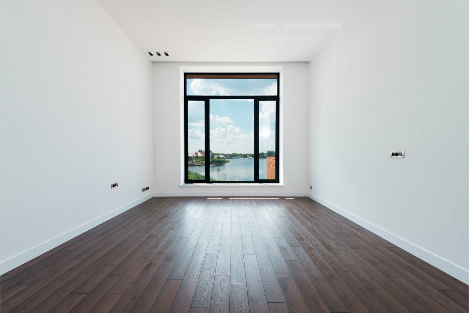 Empty room before the property renovation